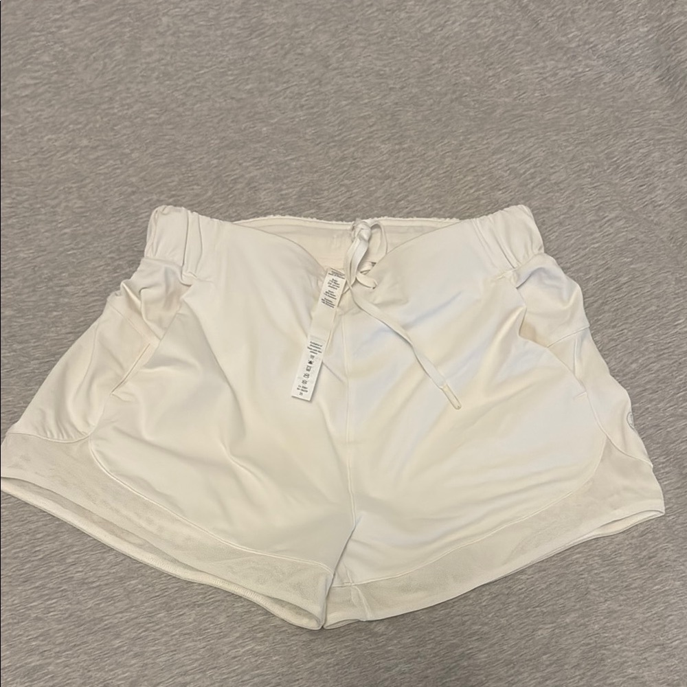 Lululemon Athletica Cream Athletic Shorts Lightweight Comfort
